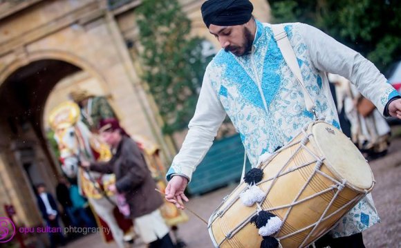 DHOL PLAYERS IN