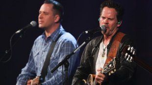 Gary Allan carries out at Stars and Strings