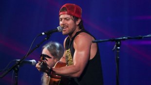 Kip Moore at stars and strings